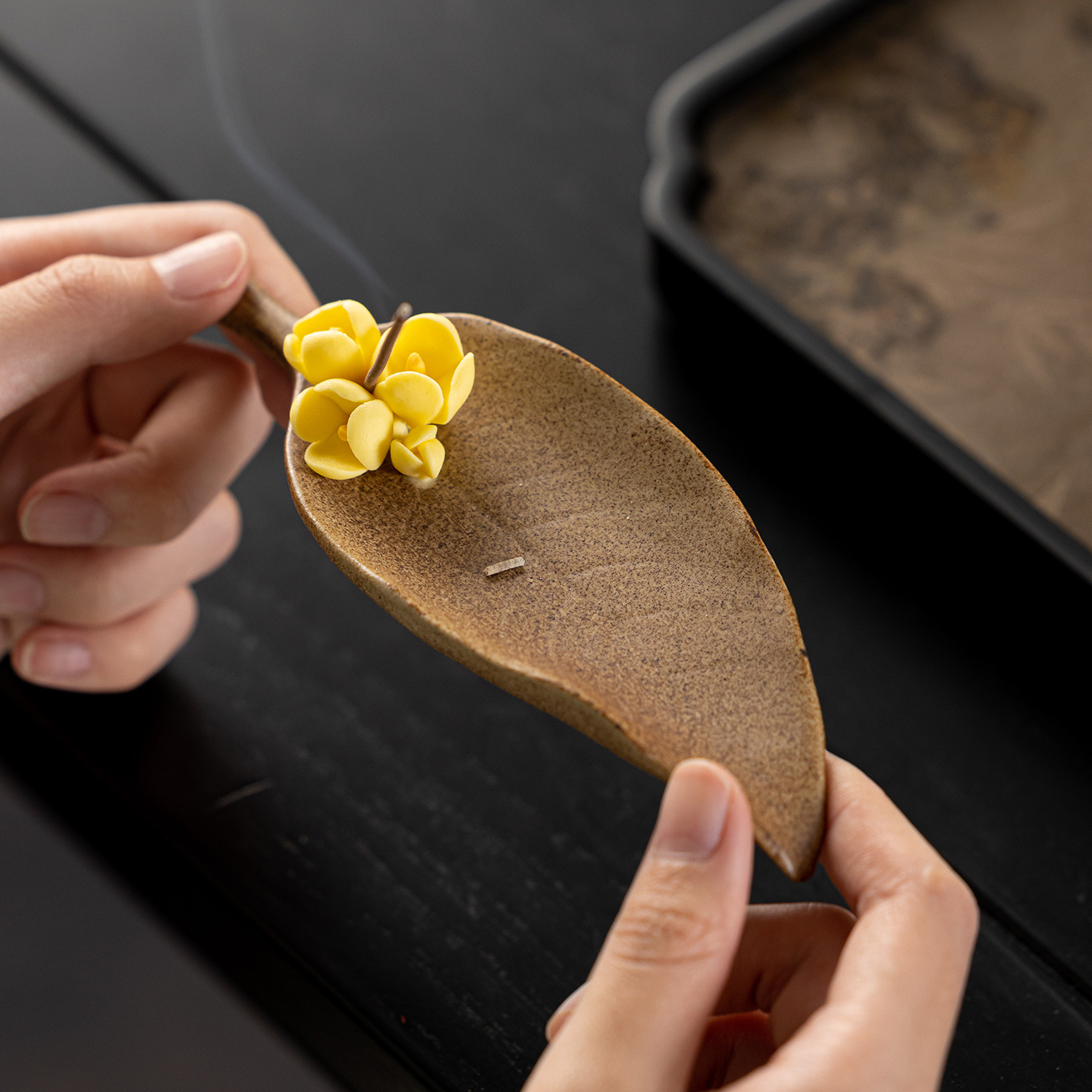 حامل بخور سيراميك على شكل ورقة - مراجعة Incense Stick Holder وسعره